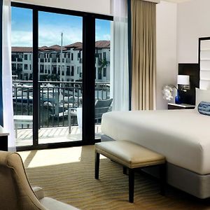 Superior King Room Marina View